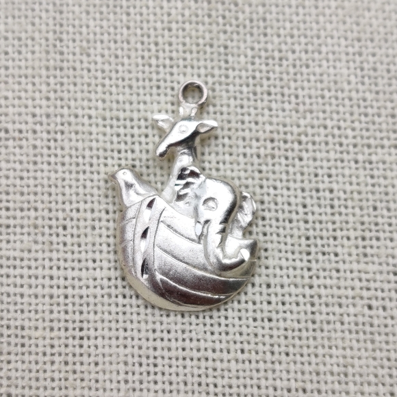 Heavy sterling Noah's arc pendant - Picture 5 of 7